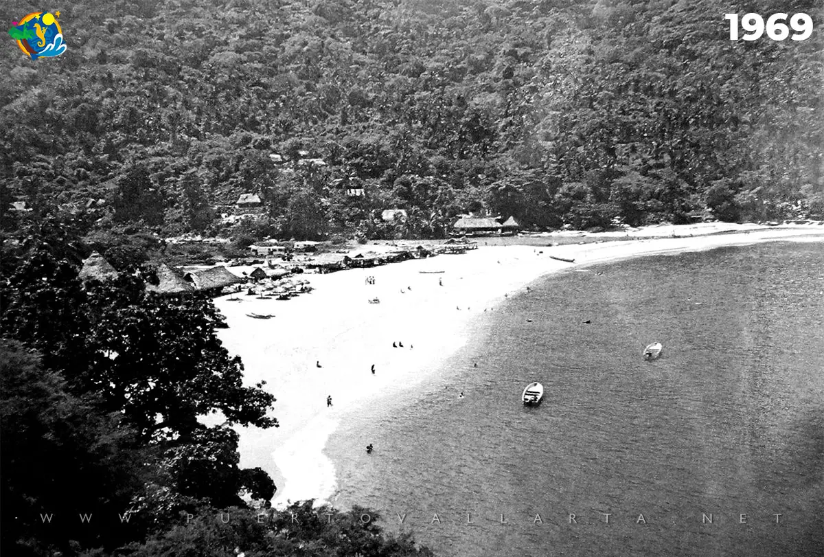 Playa Mismaloya vista desde el mirador en 1969