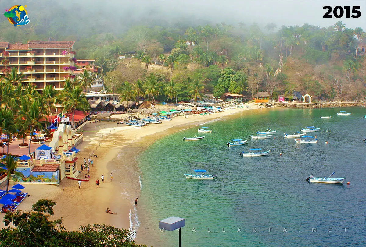 Playa Mismaloya vista desde el mirador en 2015
