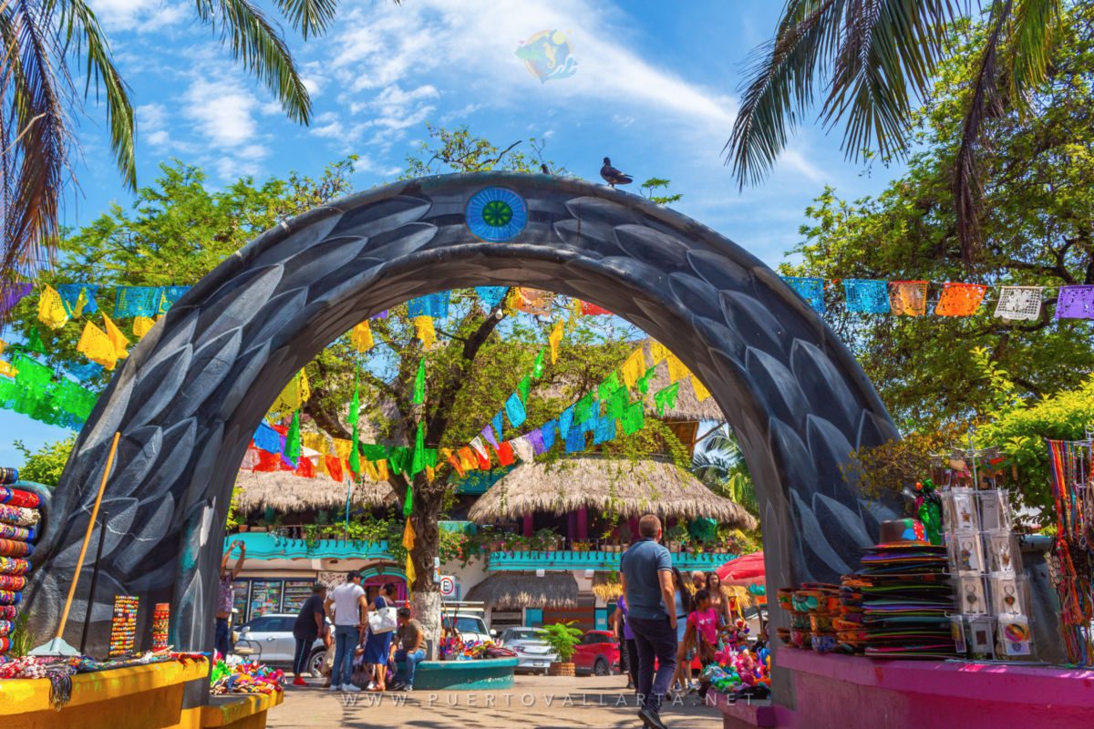 Sayulita main square (Quetzalcoatl arch)