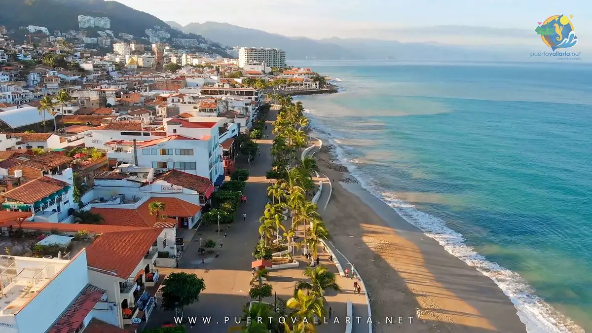 Malecon de Puerto Vallarta, Josefa Ortiz de Domínguez mirando al sur