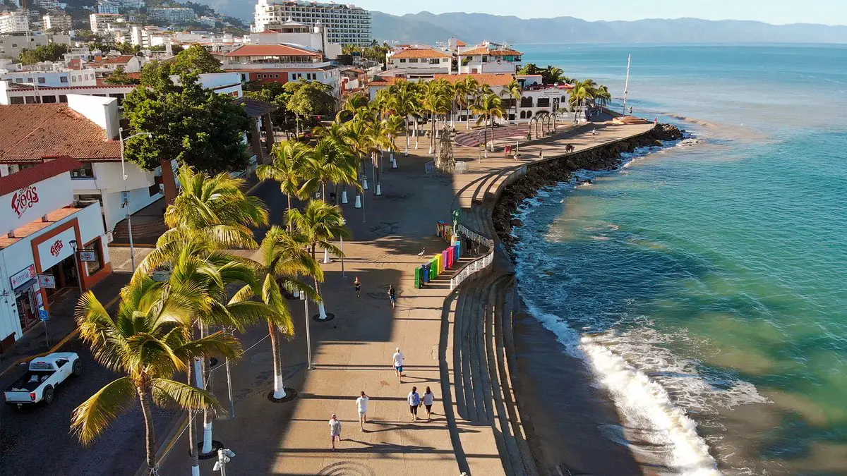 Malecon de Puerto Vallarta vista hacia el sur