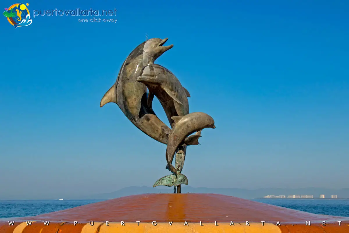 Fuente de la Amistad (Los Delfines Bailarines) en el Malecón de Puerto Vallarta