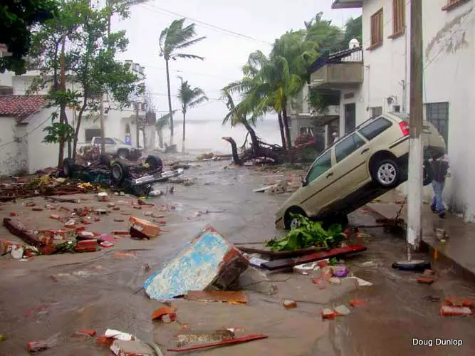 Daño del huracán Kenna en 2002 en Puerto Vallarta