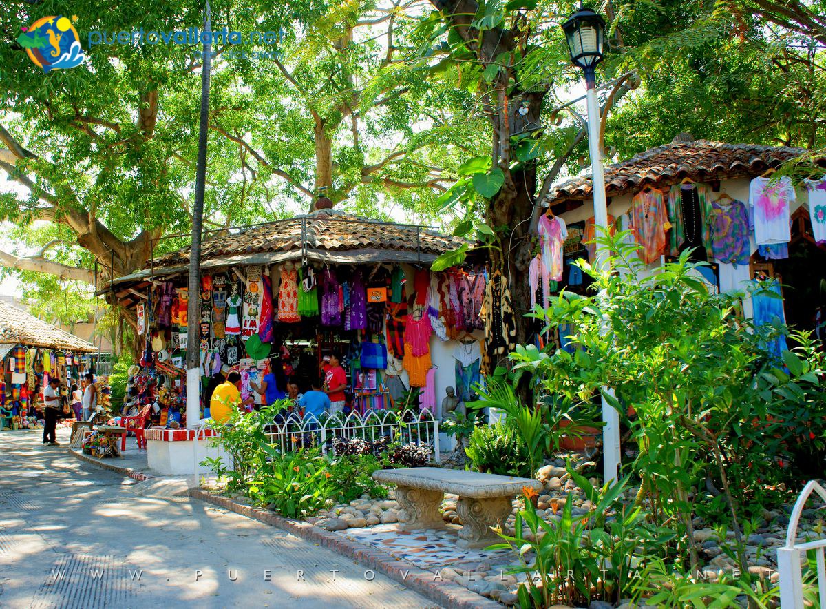 Puestos de venta en la Isla Río Cuale