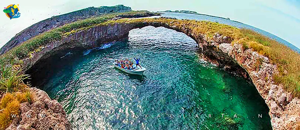 Marietas Islands, arches galore