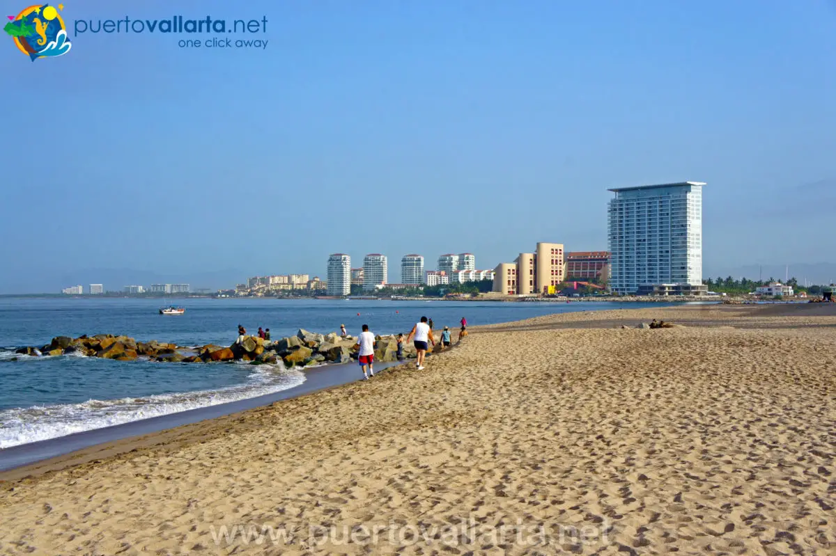Playa de Oro (De Oro Beach / Gold Beach) Puerto Vallarta Hotel Zone