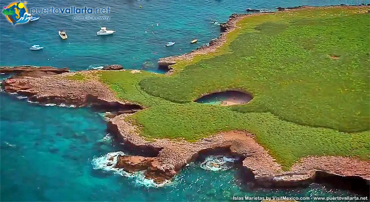 Islas Marietas con playa Escondida en el cráter