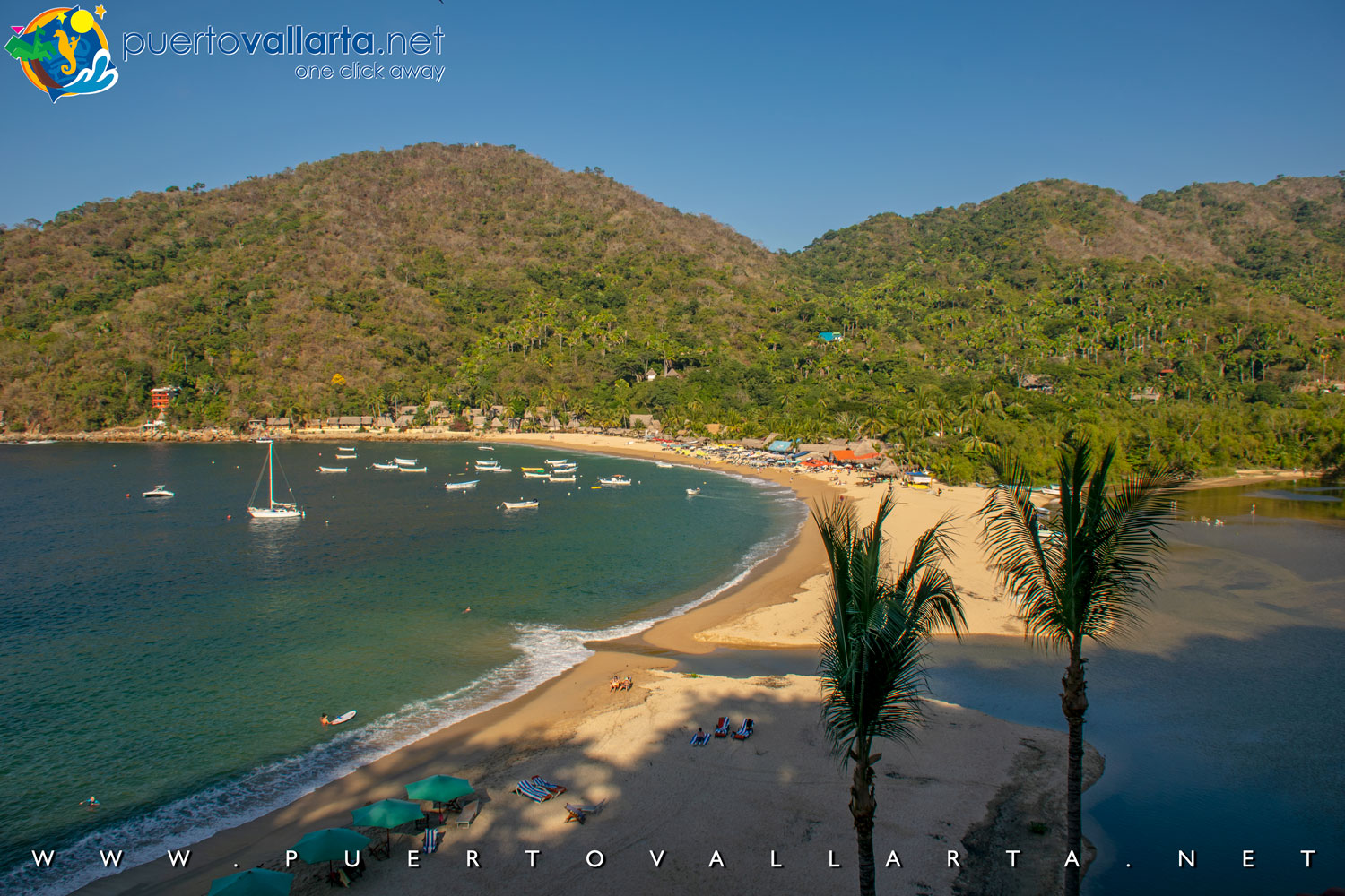 Vista panorámica de la playa principal de Yelapa