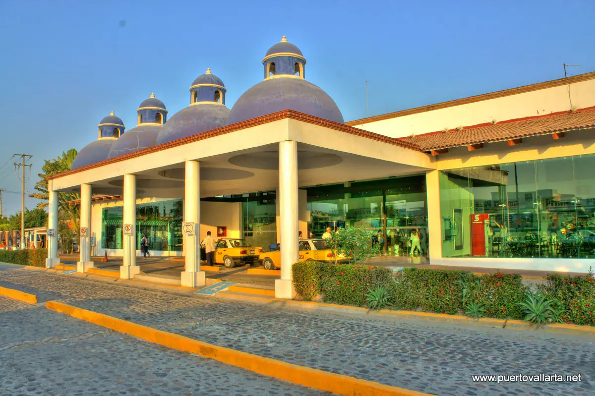 Puerto Vallarta bus station (outside)