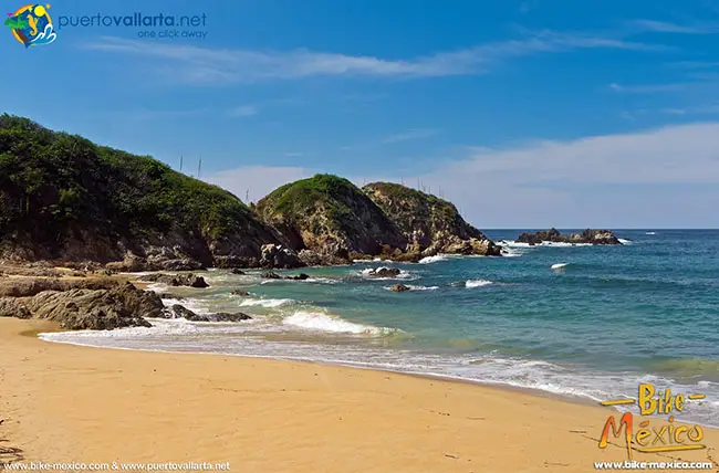 Playas solitarias cercanas a Puerto Vallarta en motocicleta