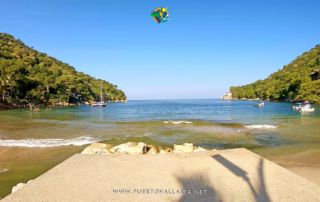 Boca de Tomatlan bay