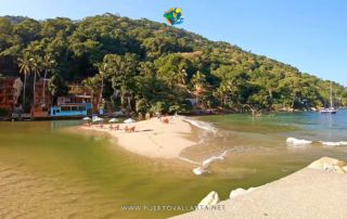 Beach for sunbathers, Boca de Tomatlán, Puerto Vallarta