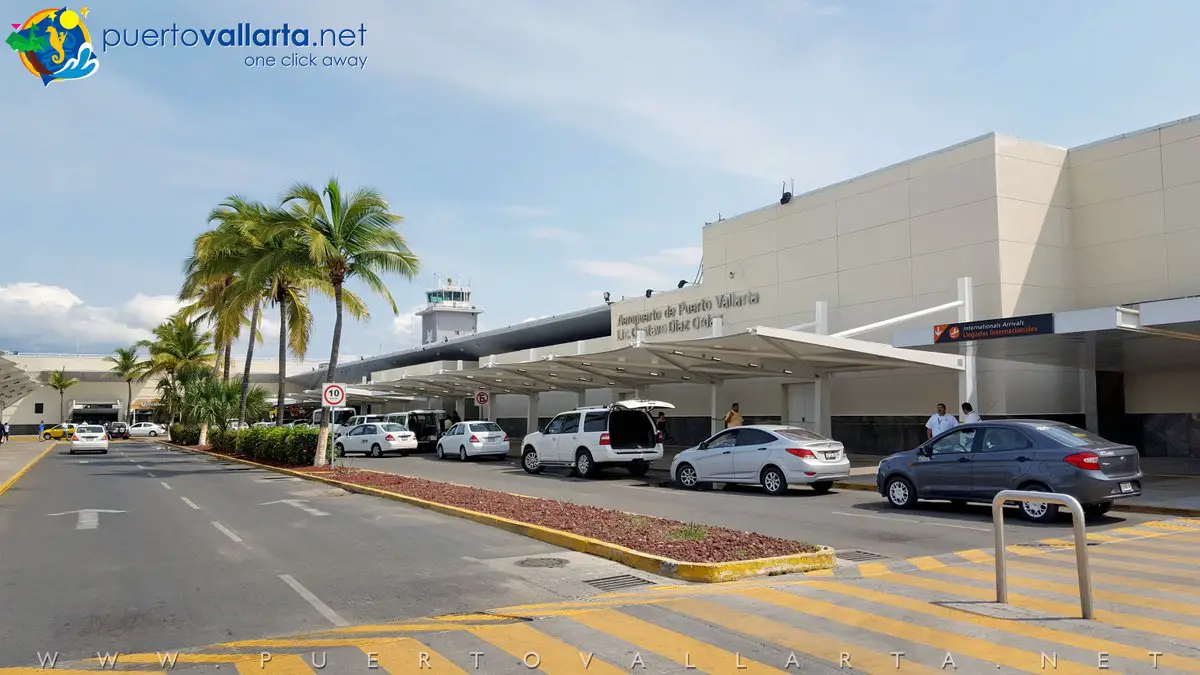 Entrada al aeropuerto de Puerto Vallarta