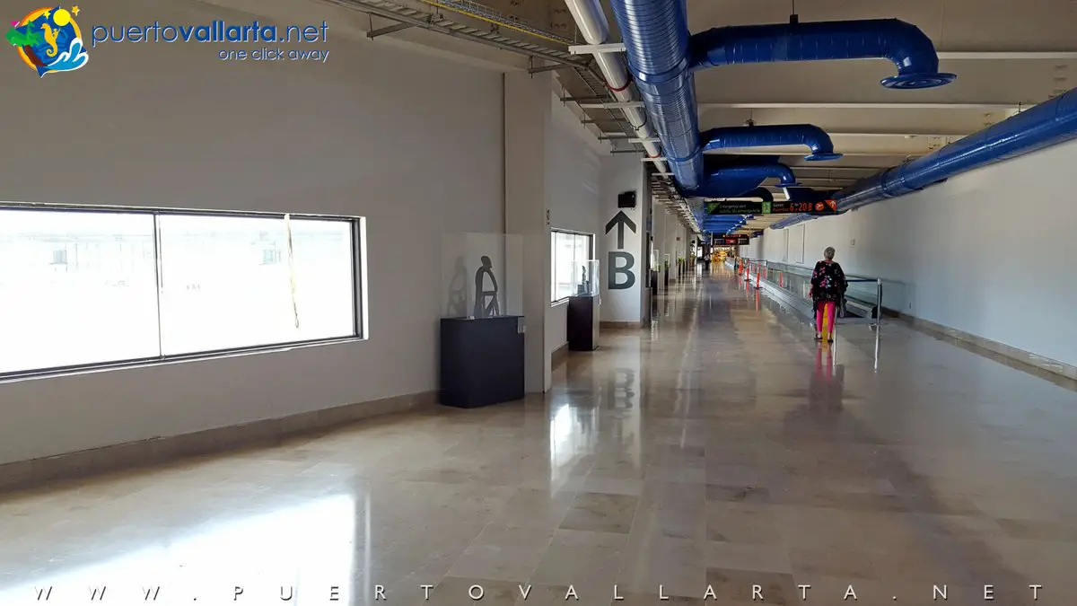 Puerto Vallarta International Airport corridor to Terminal B