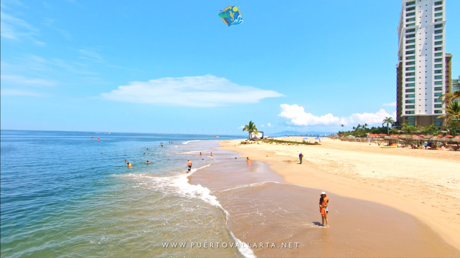 Playa frente a Grand Venetian, Playa Los Tules, Zona Hotelera, Puerto Vallarta, México