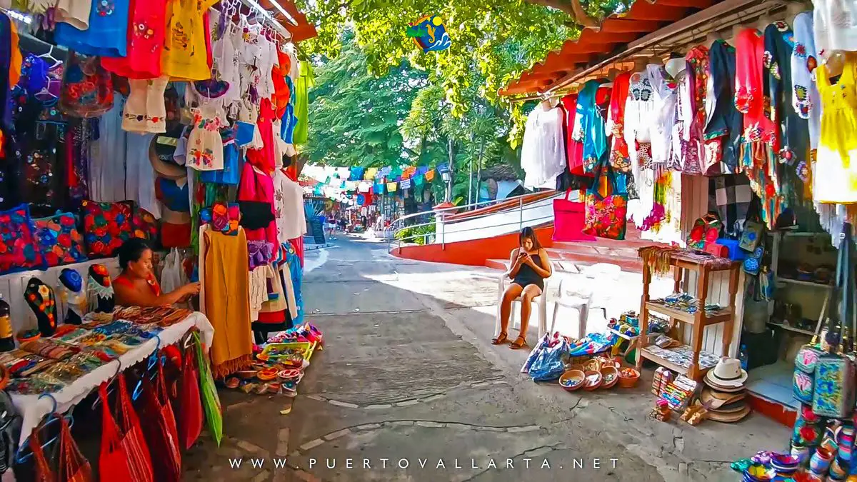 Puestos y tiendas en Isla del Río Cuale, centro de Puerto Vallarta