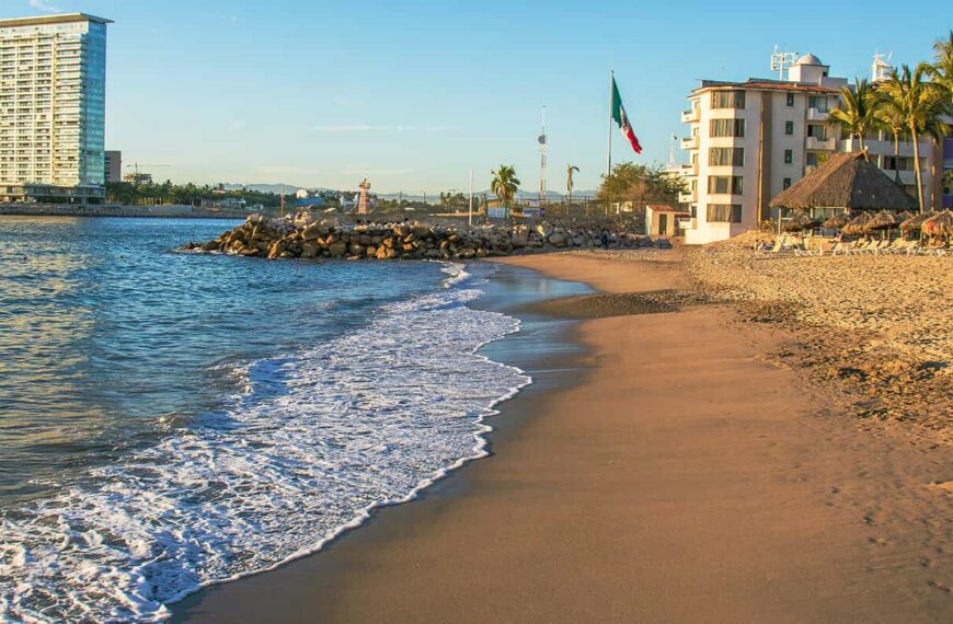 Gold Beach (Playa de Oro) Puerto Vallarta Hotel Zone