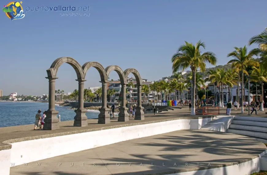 Puerto Vallarta Landmarks Lit in Purple for International Women’s Day