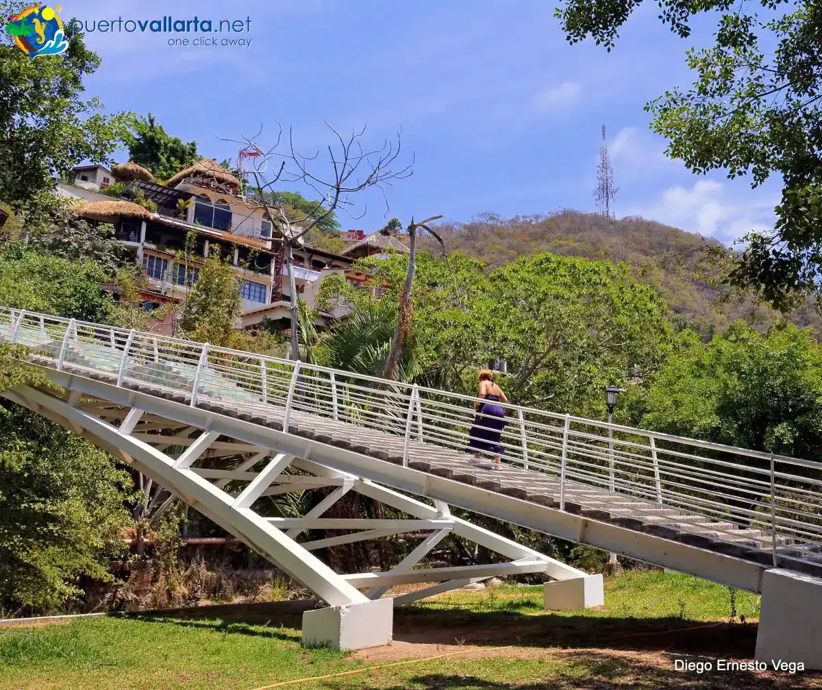 Pedestrian bridge
