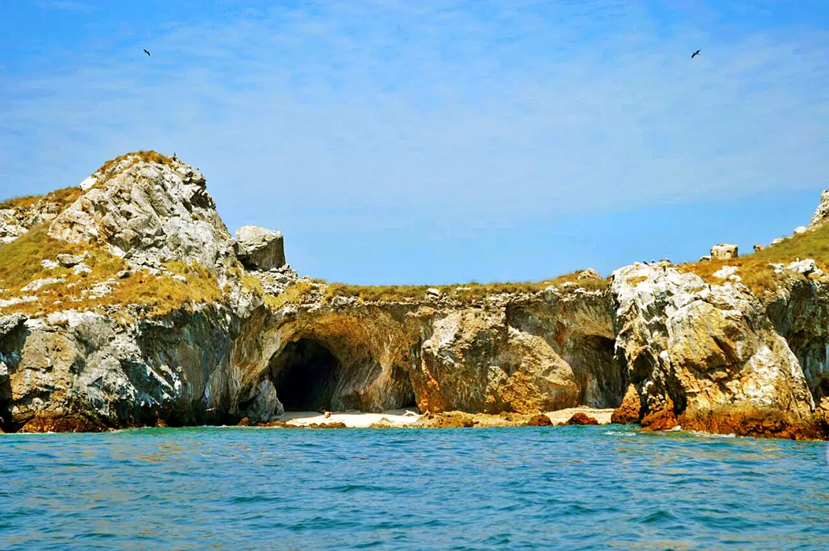 Cueva del Muerto sea cave on the Marietas Islands