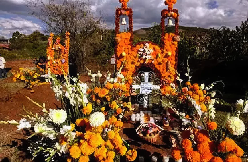 Vallarta Cemeteries Prepared for Día de Muertos Commemoration