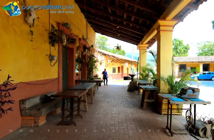 El Tuito Photo Gallery