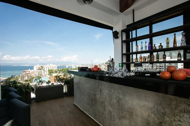 Bar Chictini by Pinnacle