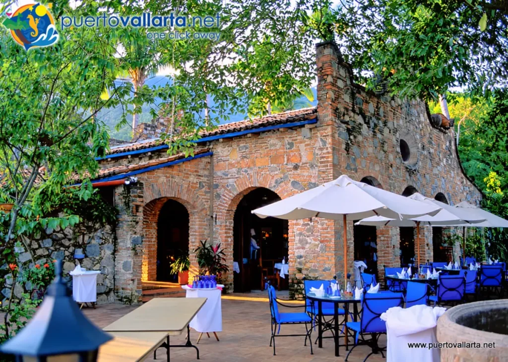 Restaurante en el antiguo set de La Noche de la Iguana en Mismaloya, Puerto Vallarta