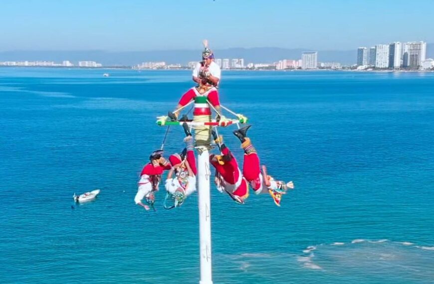 Los Voladores de Papantla en Puerto Vallarta