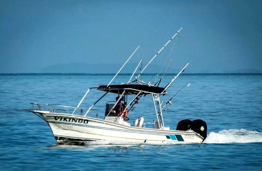 Sportfishing boat on Banderas Bay near Puerto Vallarta and Riviera Nayarit