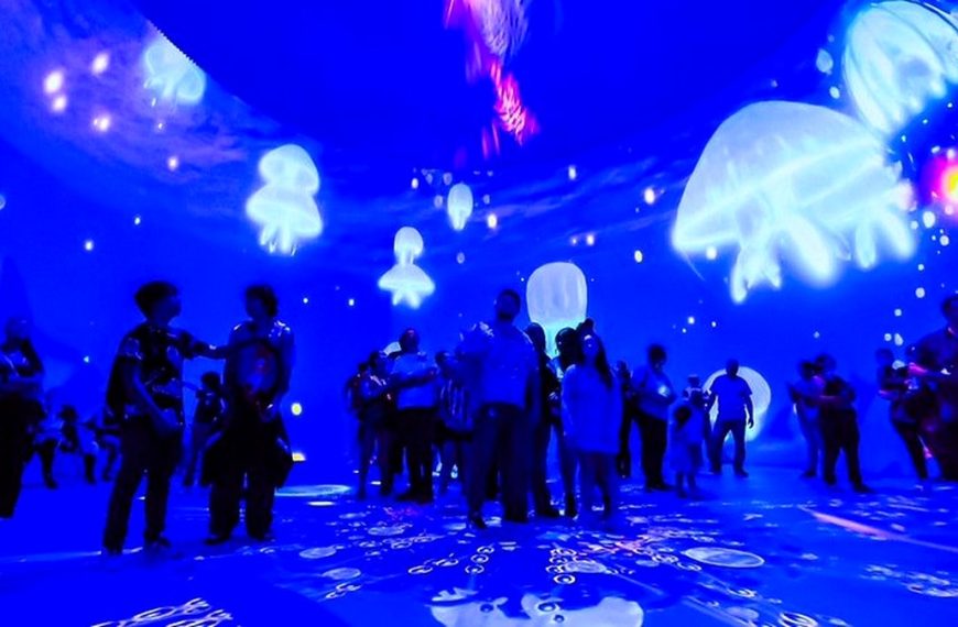Visitors inside Puerto Vallarta Domósfera immersive dome with blue projection art