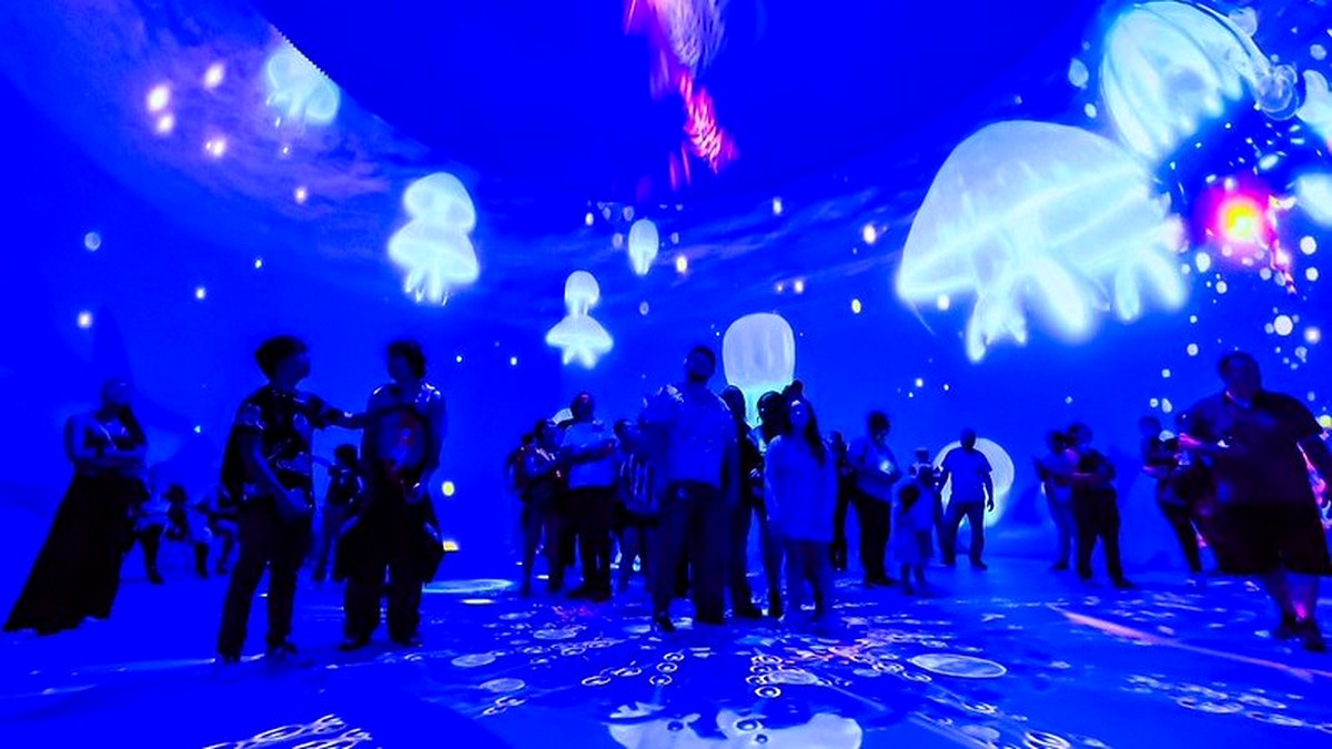 Visitors inside Puerto Vallarta Domósfera immersive dome with blue projection art