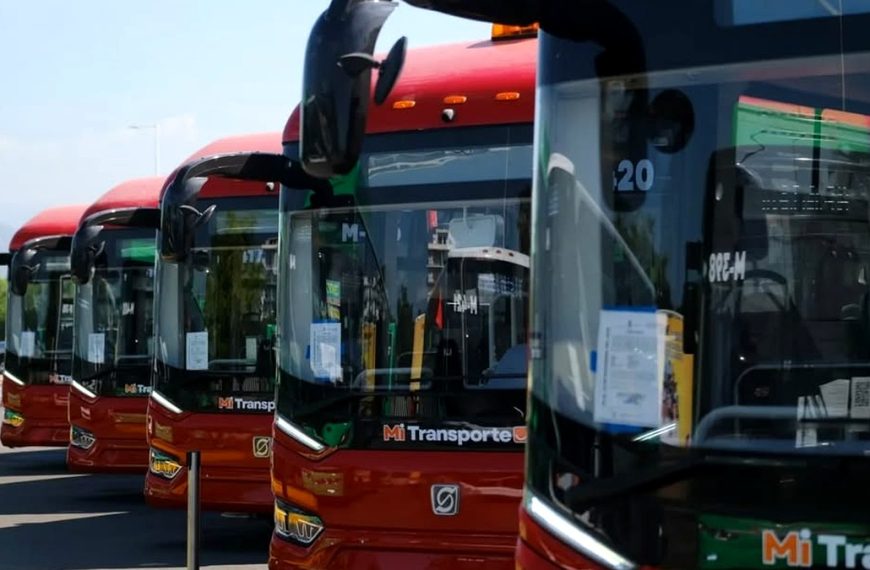 Red Mi Transporte buses in Puerto Vallarta for electric-bus charging-station progress news