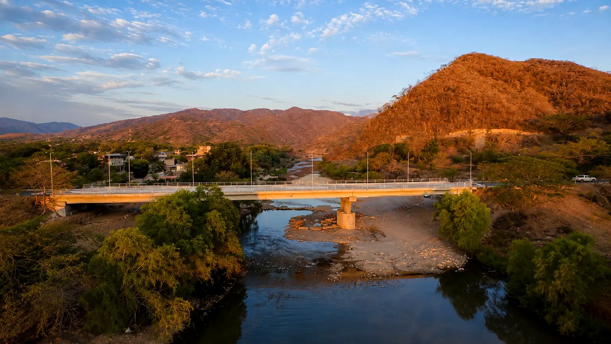 Rural river and bridge near Puerto Vallarta for Nidos de Lluvia rainwater-harvesting program story