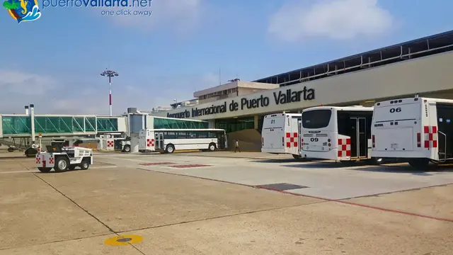 Vista del Aeropuerto de Puerto Vallarta desde la plataforma