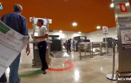 Punto de revisión de aduana en el Aeropuerto de Puerto Vallarta