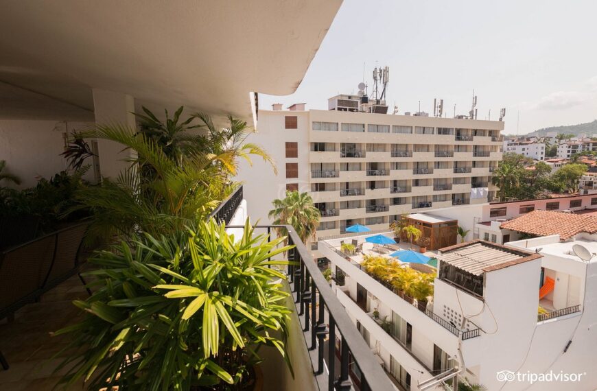 Emperador Vallarta Beachfront Hotel And Suites