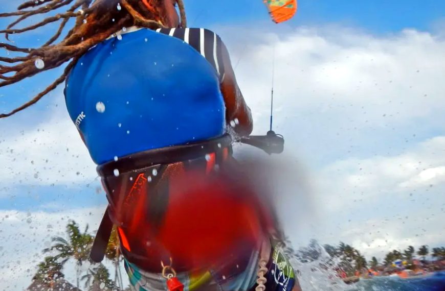 Kitesurfer riding Pacific waves near Puerto Vallarta and Riviera Nayarit